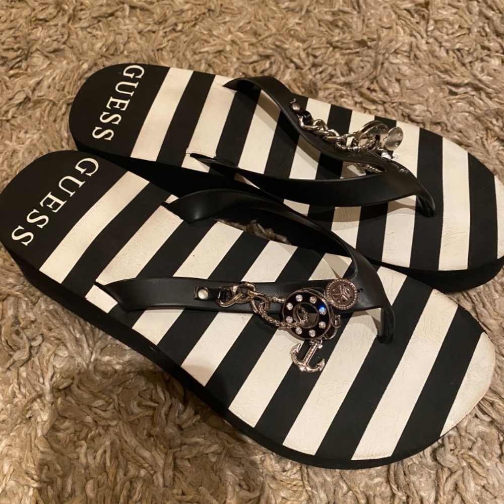 Guess Flipflops - Picture 2 of 4
